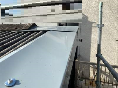 波型スレート　屋根　板金補修